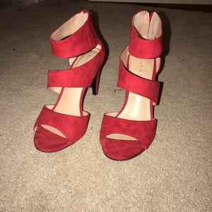 SUPER CUTE RED HEELS